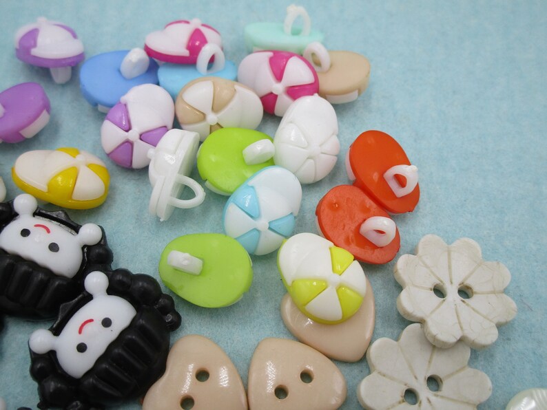 Promotion petite collection de boutons 6 variétés différentes 1-12-21 image 3