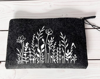 Felt pencil case with flowers