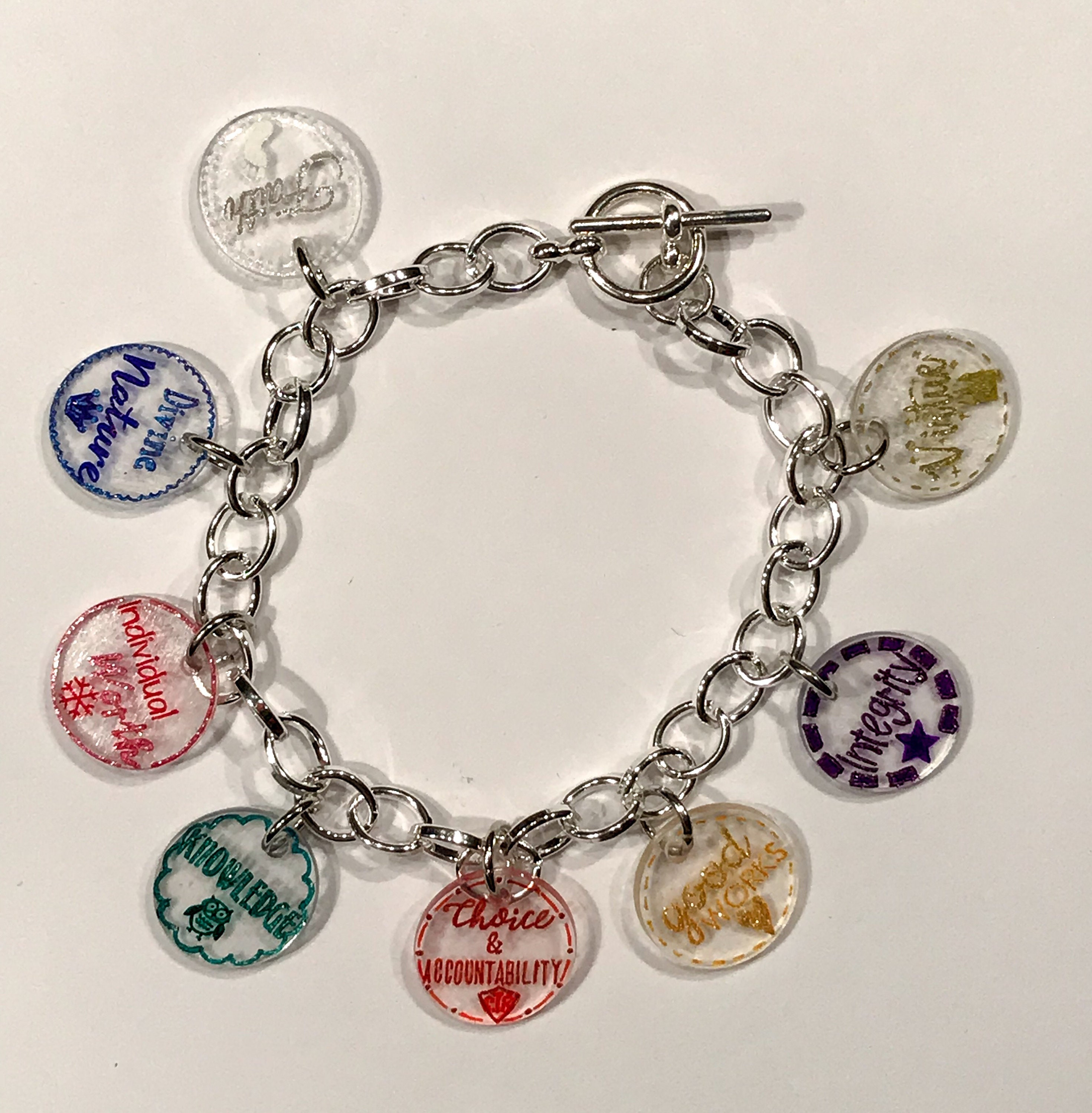 Wzór na bransoletkę Shrinky Dinks Charm Necklace PDF TYLKO - Młode kobiety YW Values