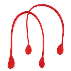 Könnte beinhalten: Zwei rote Leder-Handtaschenriemen mit einem genähten Detail an den Enden.