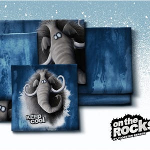 Könnte beinhalten: Eine Sammlung blauer Stoffquadrate mit einem Cartoon-Mammut mit langen Stoßzähnen und dem Text "KEEP COOL" auf einem Stück. Der Stoff hat eine marmorierte blaue Textur und das Logo "on the ROCKS BY THORSTEN BERGER" ist zu sehen.