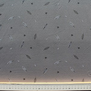 Baumwolle Jersey Stoff, Quality Textiles, Federn,  Farbe Hellgrau / Schwarz / Weiß,  Restposten 85x150cm