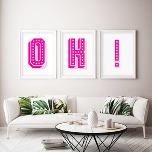 Okay! Druckbare Wandkunst, Positives Zitat Art Print Set aus 3 Buchstaben, digitaler Download Neon Pink Weiß Kunstwerk für Büro Zuhause Galerie Schlafzimmer
