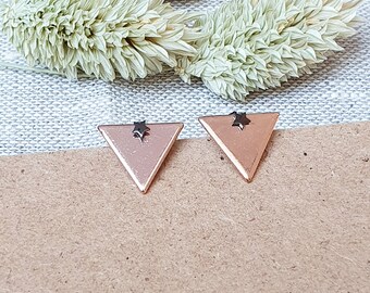 Earrings in blackened silver with rose gold-plated triangle, earrings gold-plated