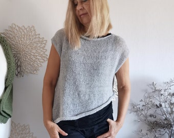 Haut tricoté asymétrique / haut femme tricoté gris clair / gilet pull femme / gilet pull tricoté / chemise tricot mohair