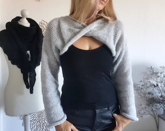 Yoga Pullover Grau / Wickelpullover mit Mohair / Ärmelschal / gestrickter Damen Shrug/ Langarm Bolero / cropped Wickelpullover hellgrau