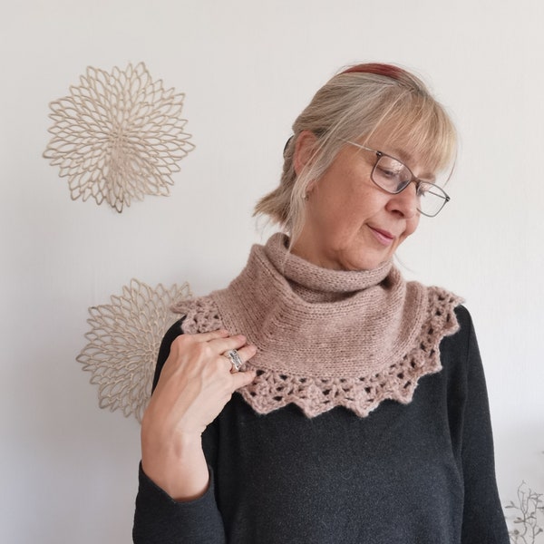 Écharpe à boucle en alpaga rose beige / écharpe tube avec bord ondulé / écharpe sans fin beige / col à boucle avec dentelle au crochet