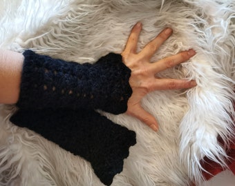 Alpaca wrist warmers black gray / arm warmers / women's cuffs / crocheted hand warmers / crochet cuffs fine