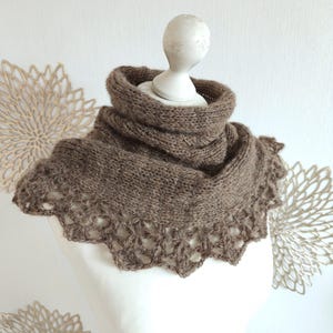 Alpaka Seide Loopschal, Rollkragenschal grau taupe, Halswärmer, Schalkragen für Damen, strickloop mit Häkelspitze