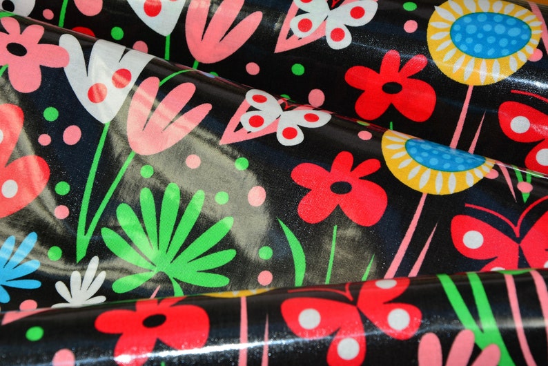 0.25 m OILCLOTH FLIRTY FLOWERS noir/multicolor image 4