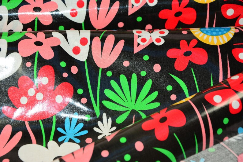 0.25 m OILCLOTH FLIRTY FLOWERS noir/multicolor image 1