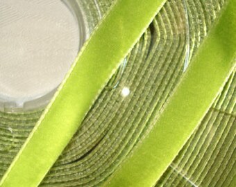 2 m x 9 mm ribbon band velvet light green col. 65