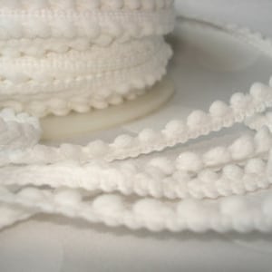 2 m x 10 mm MINI-POMPONS white col. 001