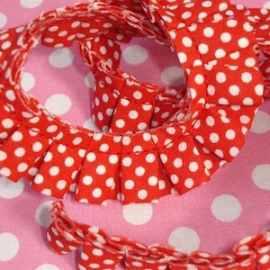 3 m ribbon plissé in red with white dots!