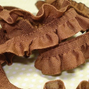 2 m x 18 mm ribbon plissé, frill in brown image 1