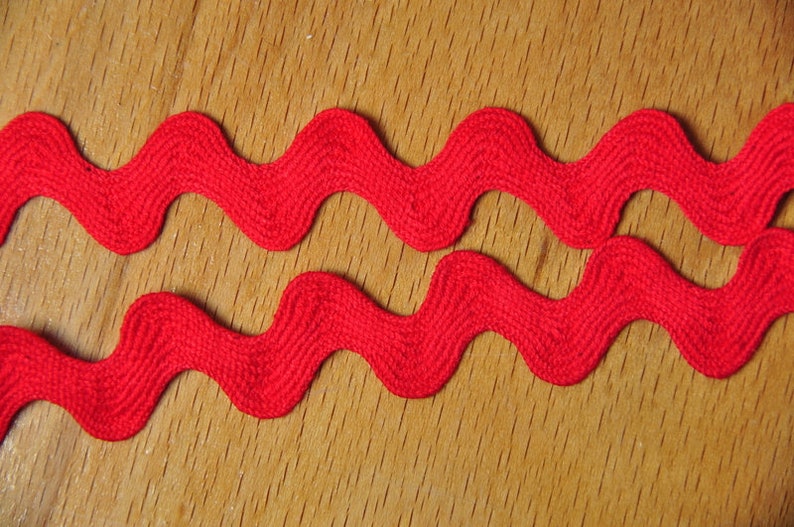 2 m rick-rack in strong red 15 mm image 3