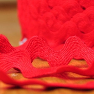2 m rick-rack in strong red 15 mm image 1