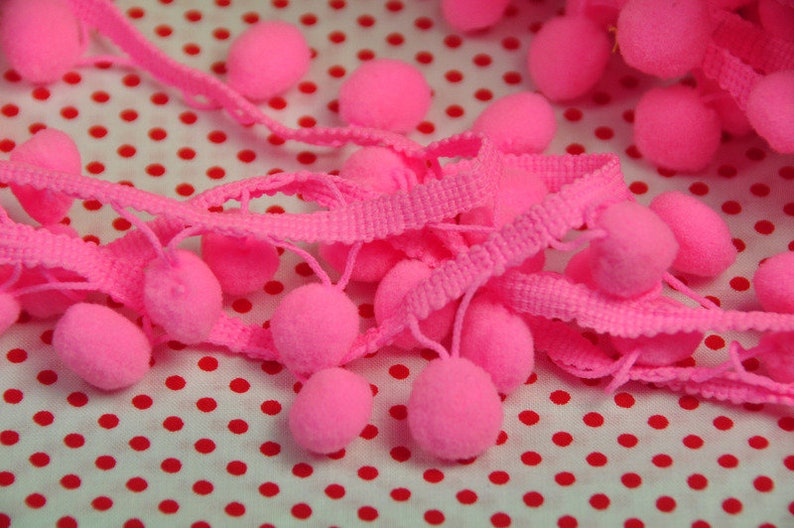 1 m x 30 mm ribbon NEONPINK pompons image 2