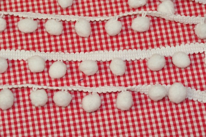 2 m MIDI-POMPONS in WHITE image 3