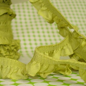 2 m x 18 mm ribbon plissé, frill in green image 1