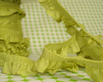 2 m x 18 mm ribbon plissé, frill in green