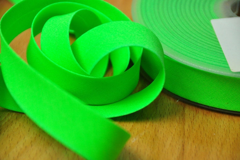 2 m x 20 mm bias binding NEON GREEN image 1