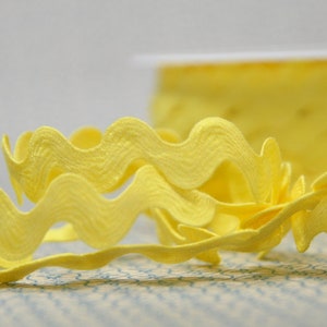 2 m x 15 mm rick-rack YELLOW image 4