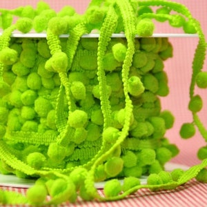 2 m MIDI-POMPONS in strong green image 4