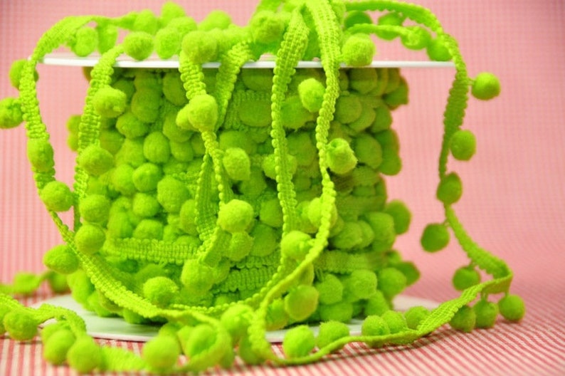 2 m MIDI-POMPONS in strong green image 4