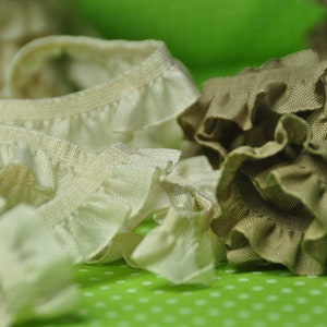 2 m x 18 mm ribbon plissé, frill in ecru image 4