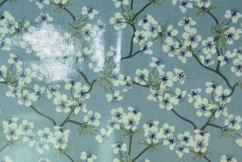 0,25 x 0,7 m Nappe sur Cotton AMALIE fleur de cerisier oilcloth dusty blue image 2