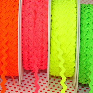 4 m rick-rack in NEON