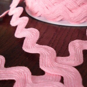 2 m x 15 mm rick rack in PINK image 3