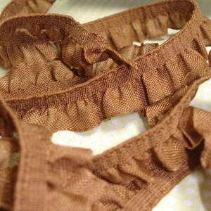 2 m x 18 mm ribbon plissé, frill in brown image 2