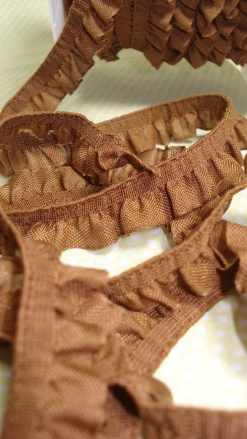 2 m x 18 mm ribbon plissé, frill in brown image 2