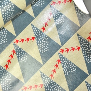 0.25 m OILCLOTH HILL KOKKA grey/silver/red image 2