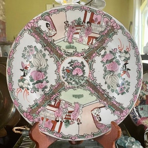 Vintage Rose Medallion Plate: Famille Rose Pattern, 10 1/2&quot;