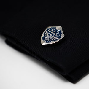 Legend of Zelda Hylian Shield Cufflinks Premium Steel & Enamel imagem 4