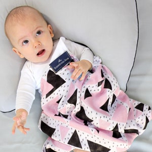 Muslin bamboo baby blanket / Bamboo Swaddle Triangles pink image 1