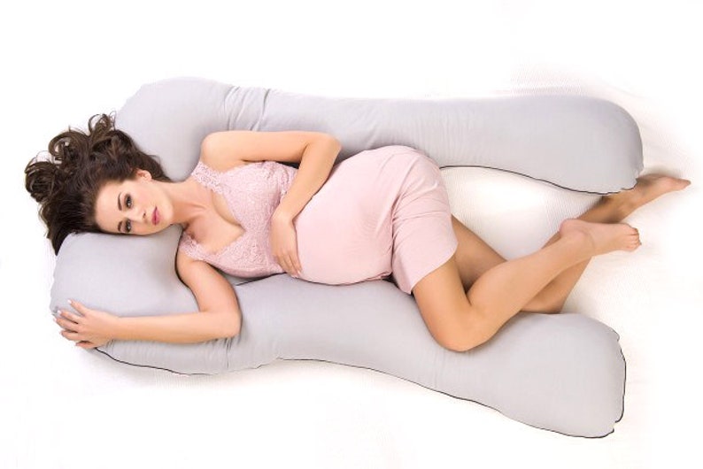 Купить подушку валдберис. Подушка для беременных. Подушка для беременных для сна. Большая подушка для сна. Клиновидная подушка для беременных.