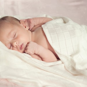 Muslin bamboo baby blanket / Bamboo Swaddle Classic 75x75 image 1