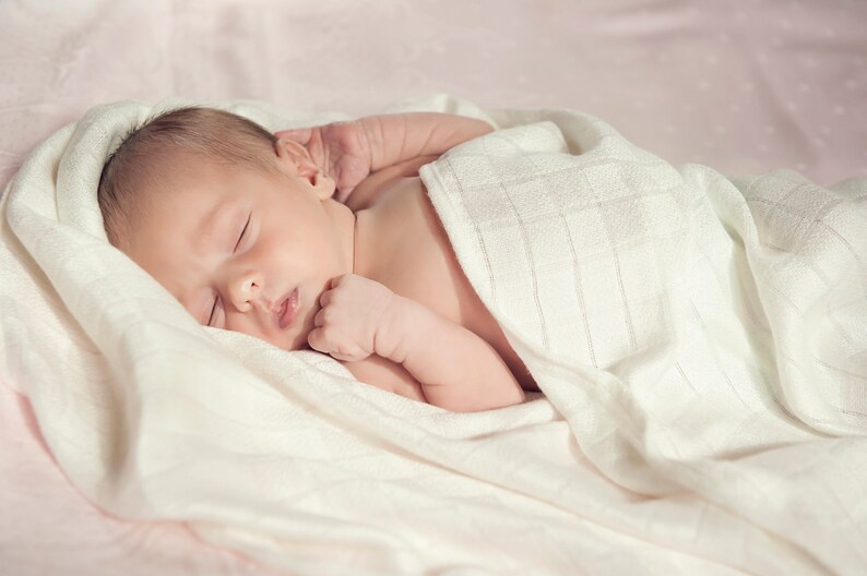 Muslin bamboo baby blanket / Bamboo Swaddle Classic 75x75 image 1