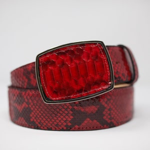 Cinturón de serpiente con vientre esmaltado rojo