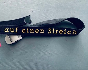 Stoffgürtel bestickt „Sieben auf einen Streich“  oder mit deinem eigenen Text