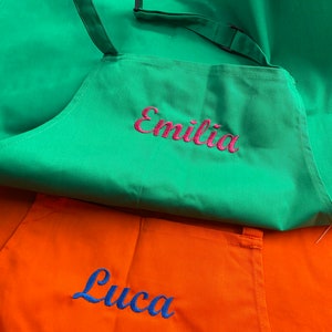 Children's apron embroidered with name image 3