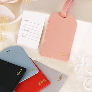 Gepersonaliseerde leren bagagelabel, gepersonaliseerd reiscadeau, feestartikelen, aangepaste monogram bagagelabels, cadeau bruidsjonkers, leren accessoires