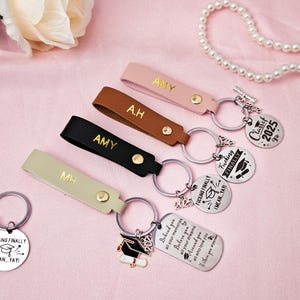 Llavero personalizado, llavero de cuero de graduación, llavero de pulsera, regalo para graduados, regalo de graduación universitaria, promoción de 2025, regalo de cumpleaños