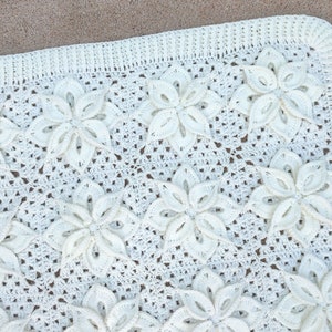 White Poinsettia Afghan Blanket Lapghan Crochet Pattern | Flower Blanket Baby Shower Gift Granny Square Blanket Baby Gift Birthday Present