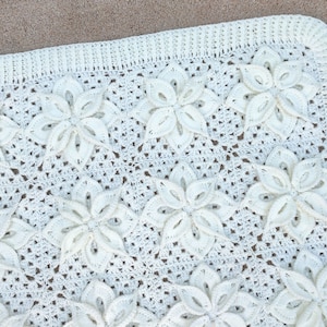 White Poinsettia Afghan Blanket Lapghan Crochet Pattern | Flower Blanket Baby Shower Gift Granny Square Blanket Baby Gift Birthday Present