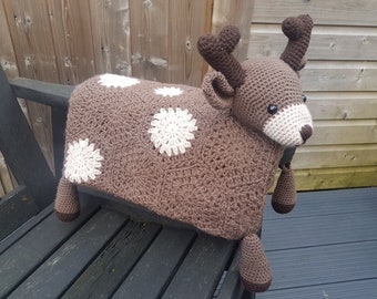 Modèle de couverture pour bébé au crochet Woodland Deer | Jouet 3 en 1 (Modèle PDF)